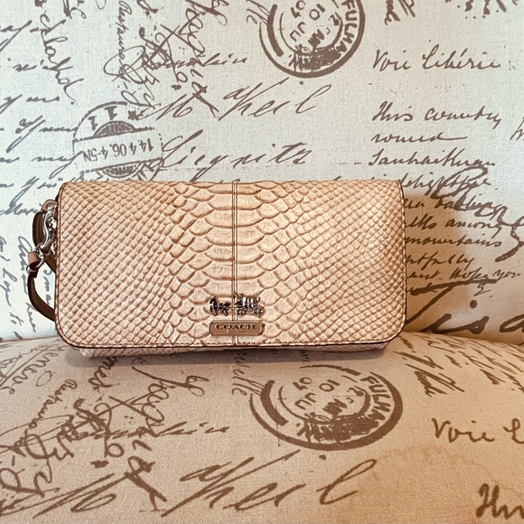 Coach Tan Leather Snake Embossed Shoulder Bag can convert to wristlet - Picture 8 of 12